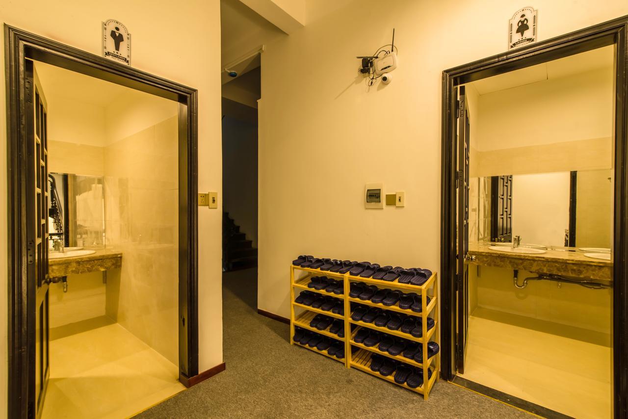 Single Bed in Mixed Dormitory Room