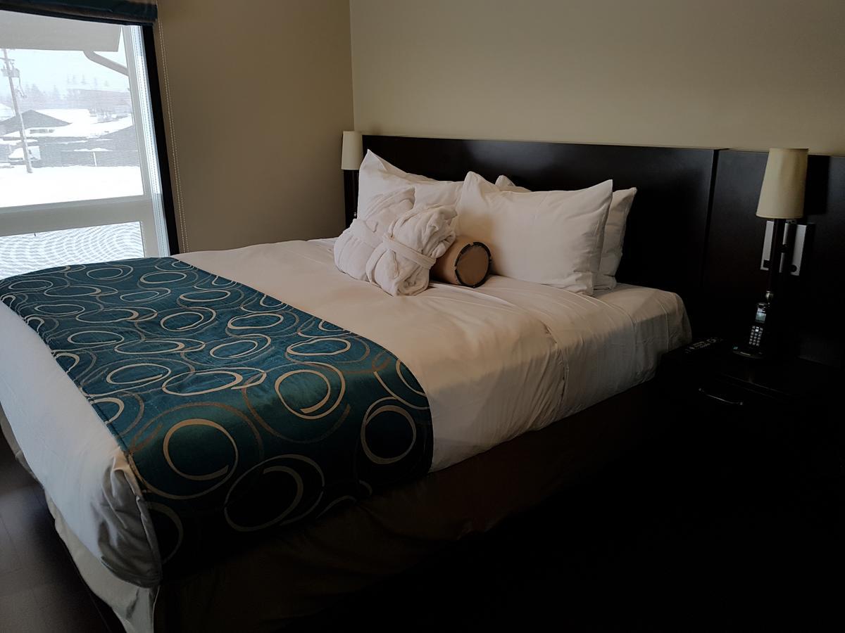 Two-Bedroom Suite with Mountain View