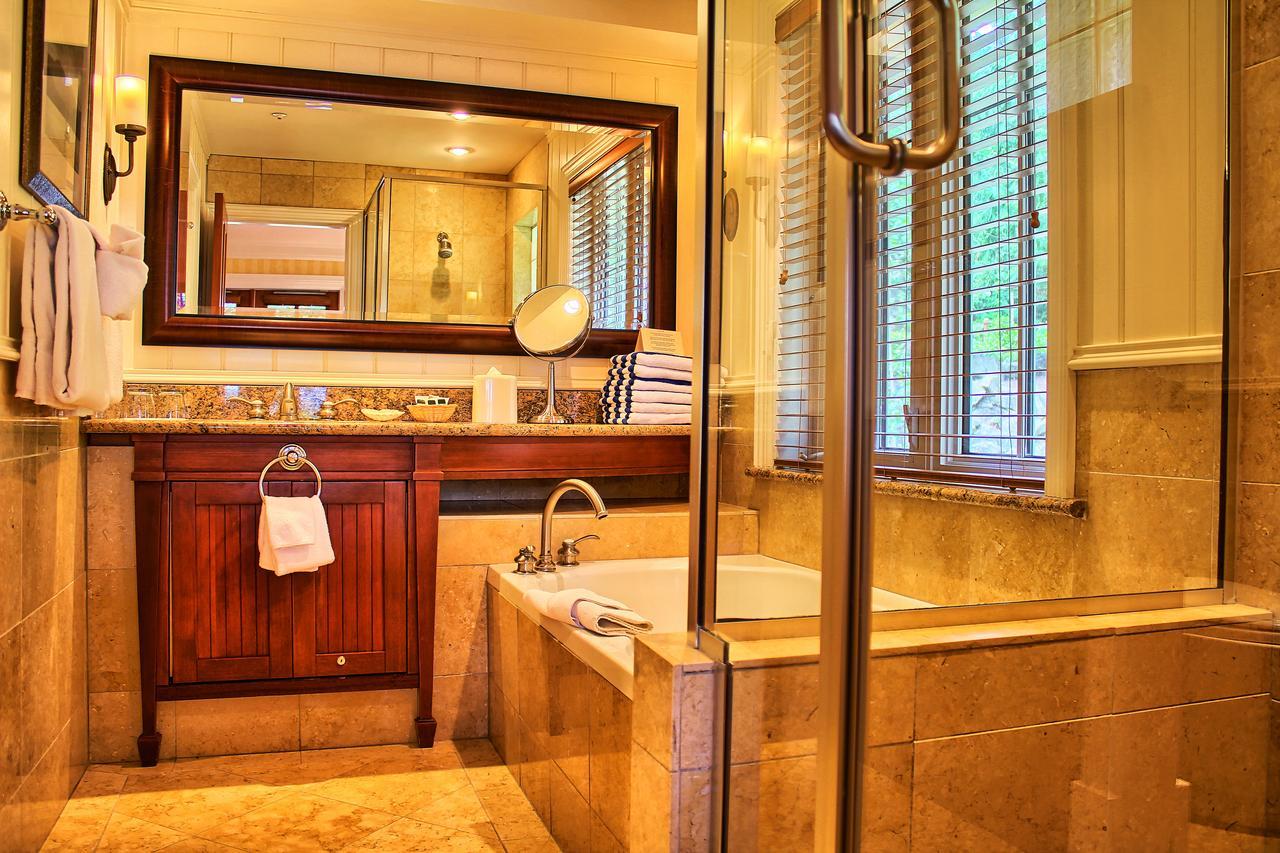 Two-Bedroom Cottage with Hot Tub