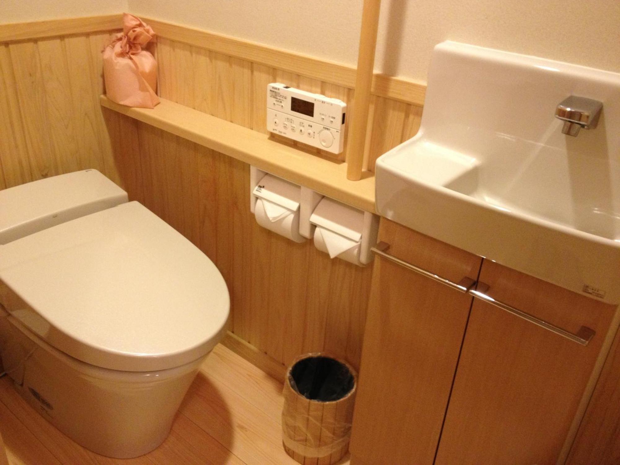 Lake view Japanese-Western with King Bed and view bath