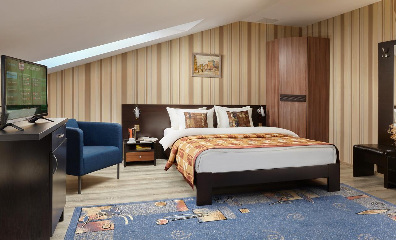 Double or Twin Room with Pool View