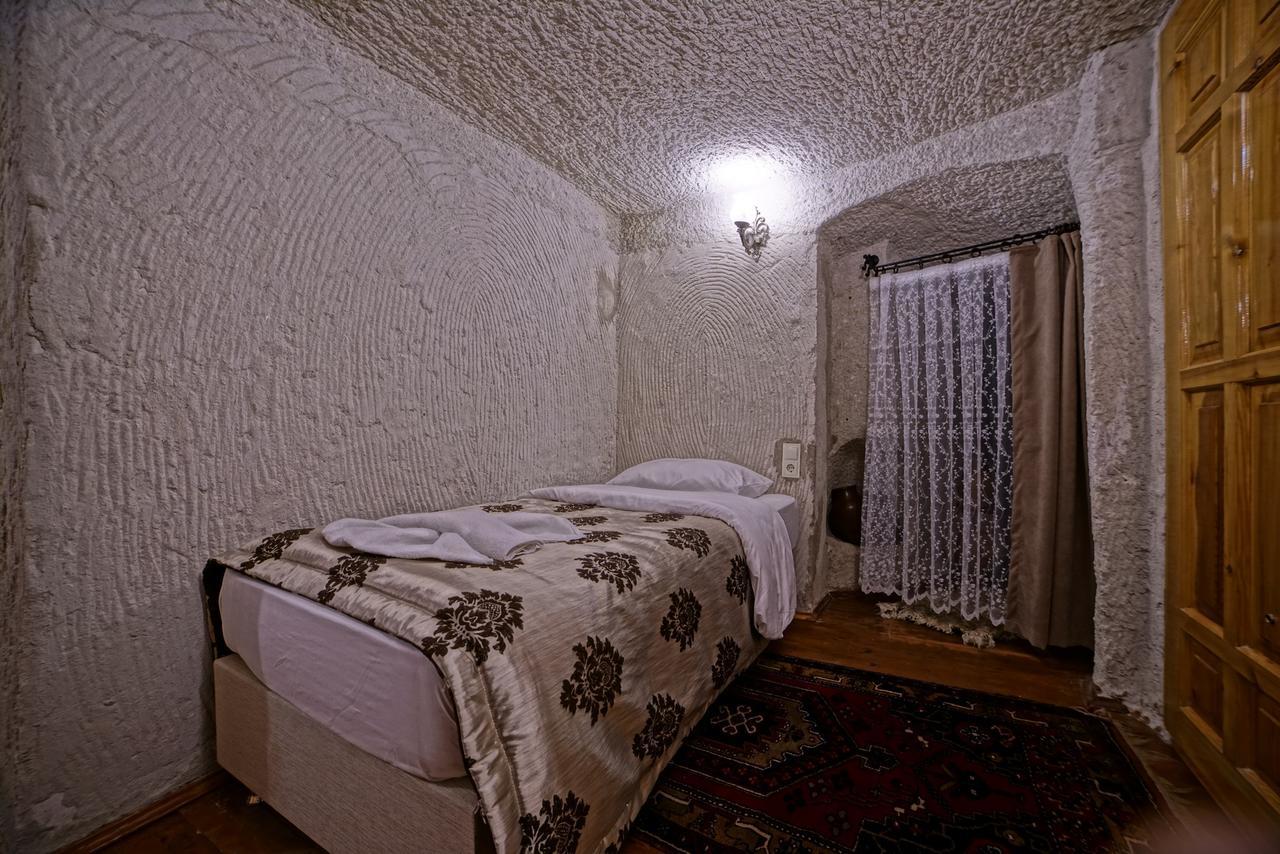 Double Cave Room