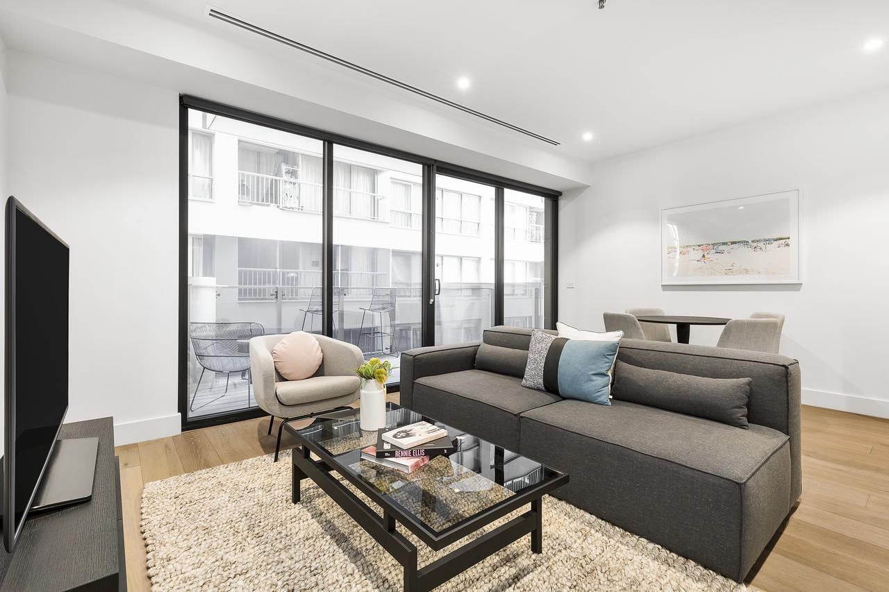 Deluxe One-Bedroom Apartment