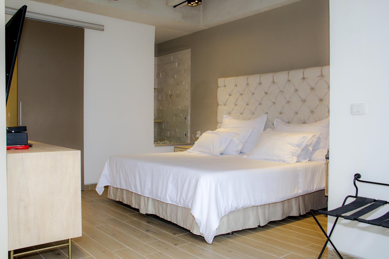 Deluxe King Suite
