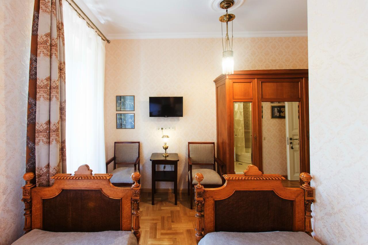 Deluxe Twin Room with Balcony