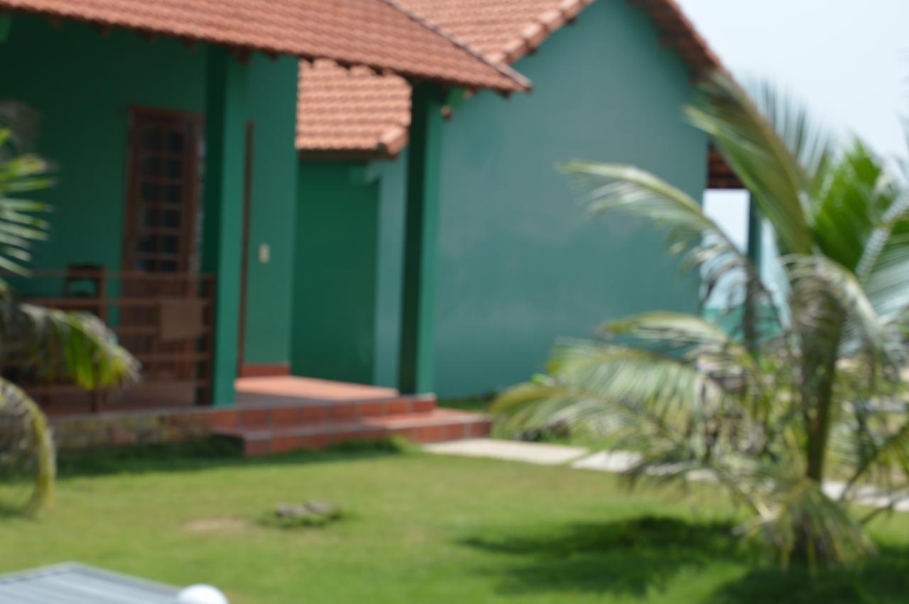 Bungalow with Garden View