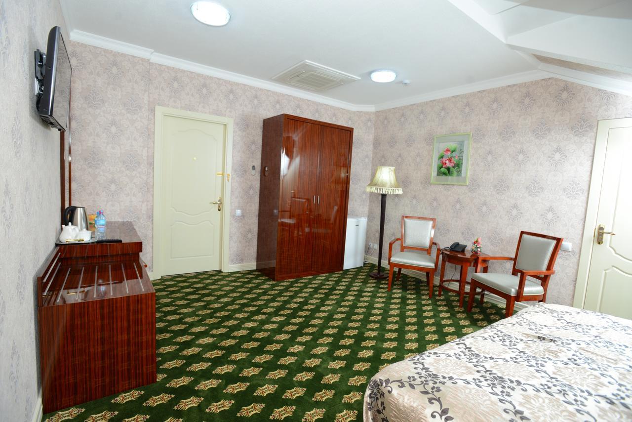 Deluxe Double Room (2 Adults + 1 Child)