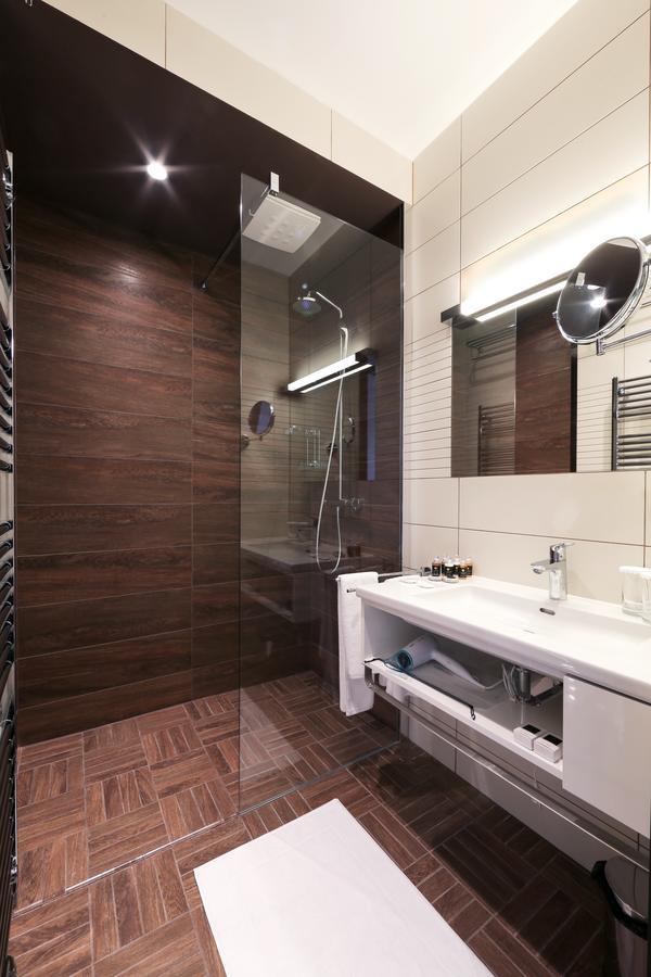 Deluxe Double Room with Lake View