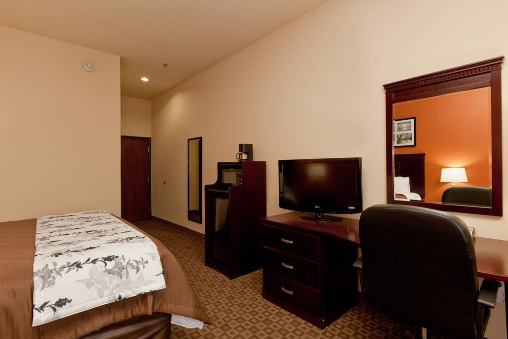 Queen Room with Two Queen Beds - Accessible/Non-Smoking