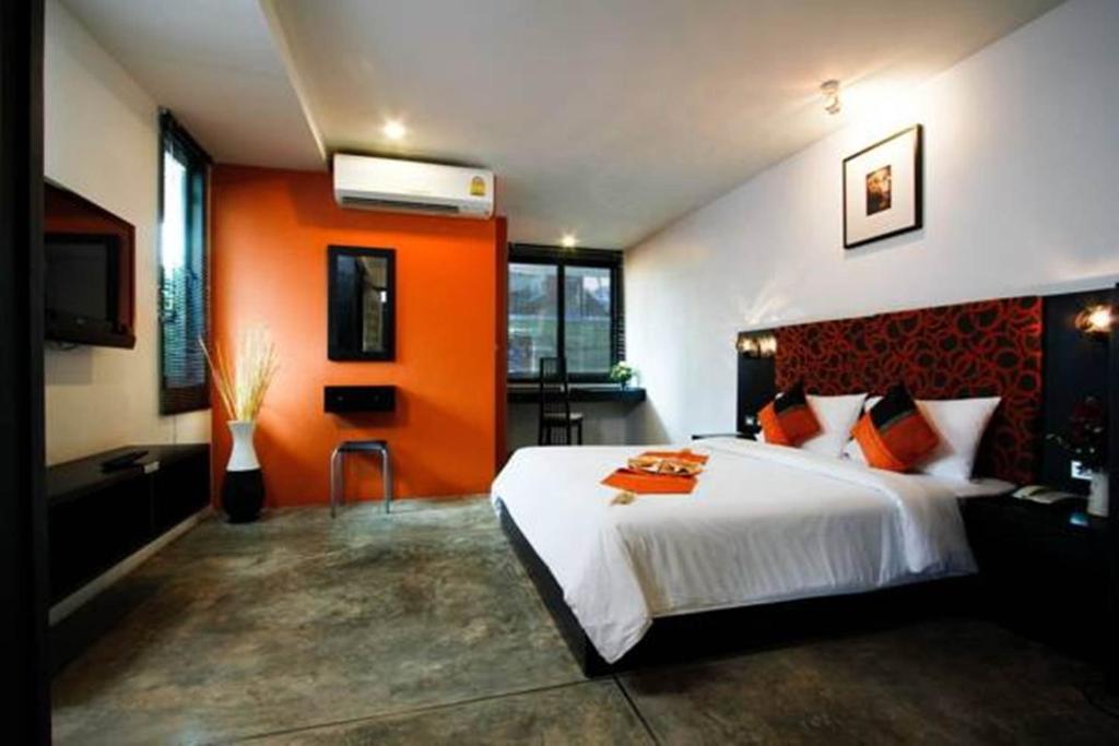 Large Deluxe Double or Twin Room
