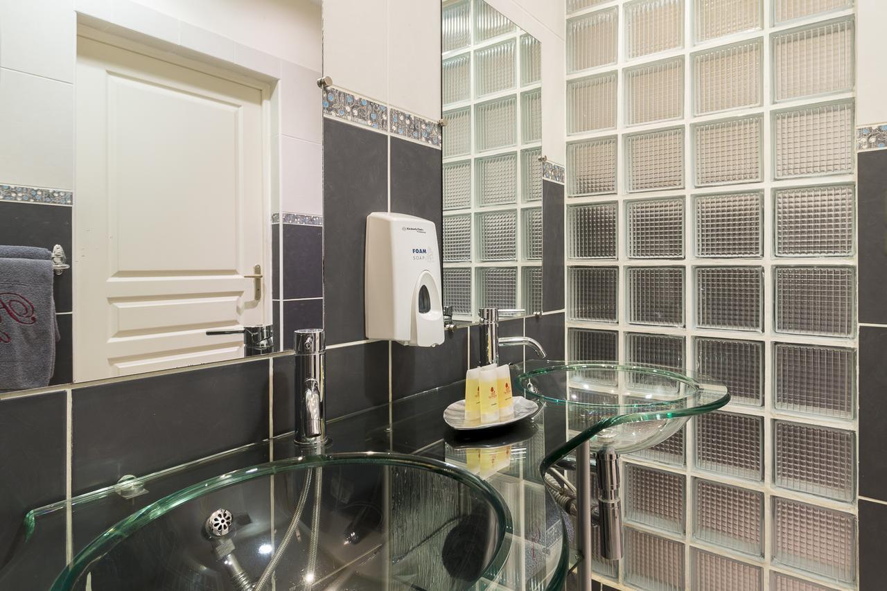 Deluxe Double Room (2 Adults + 1 Child)