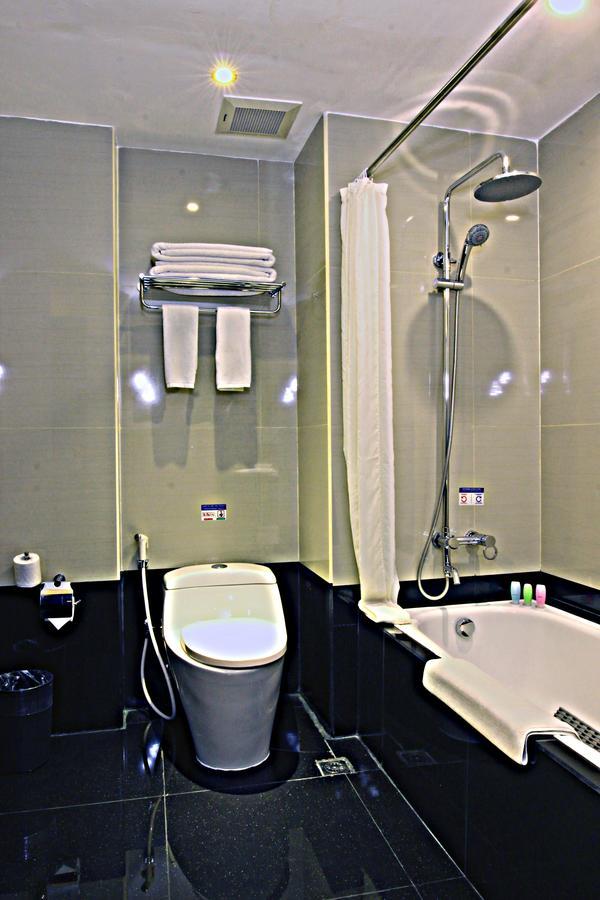 Superior Double Room with Shower and City View - Non-Smoking