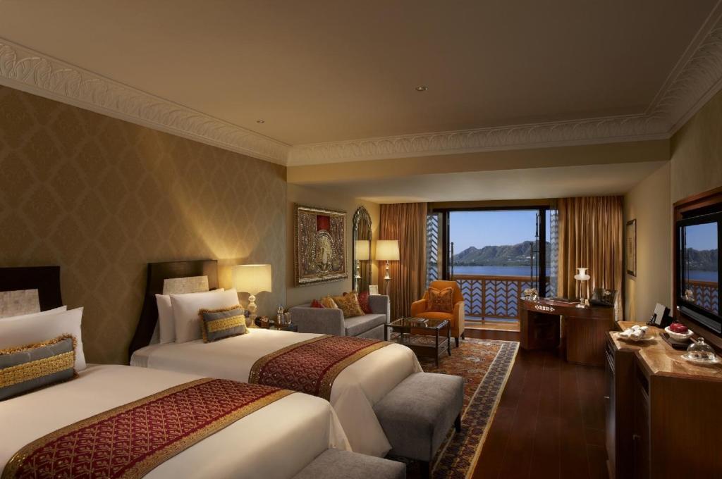 Grand Heritage Lake View with balcony