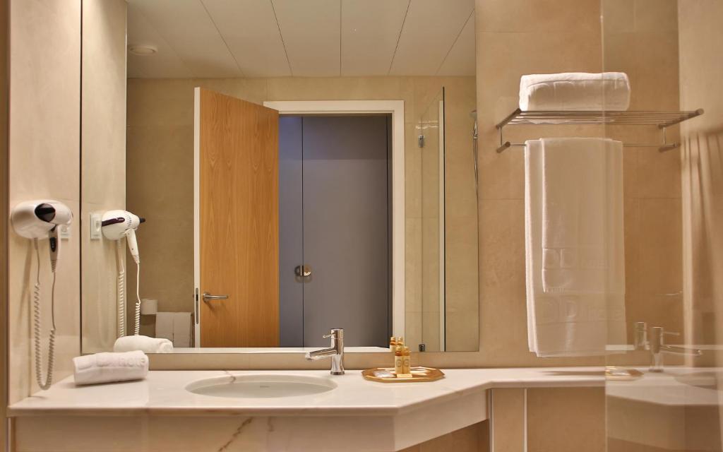 Double or Twin Room with Balcony and River View