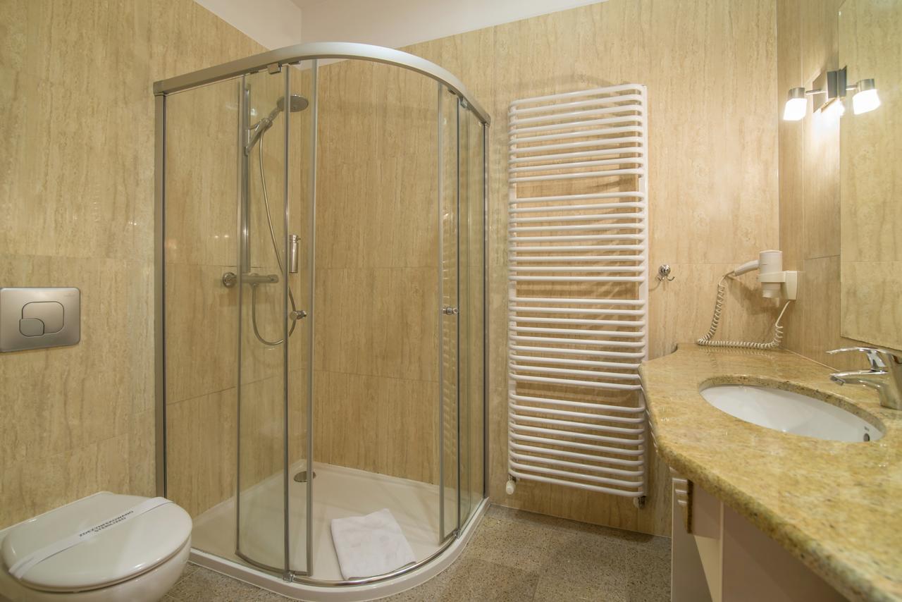 Superior Double or Twin Room with Lake View