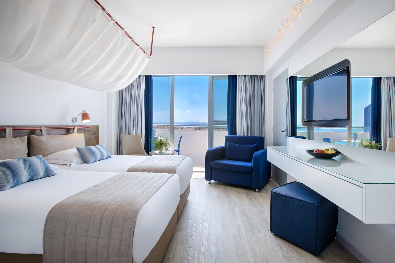 Junior Family Suite Side Sea View with Private Terrace