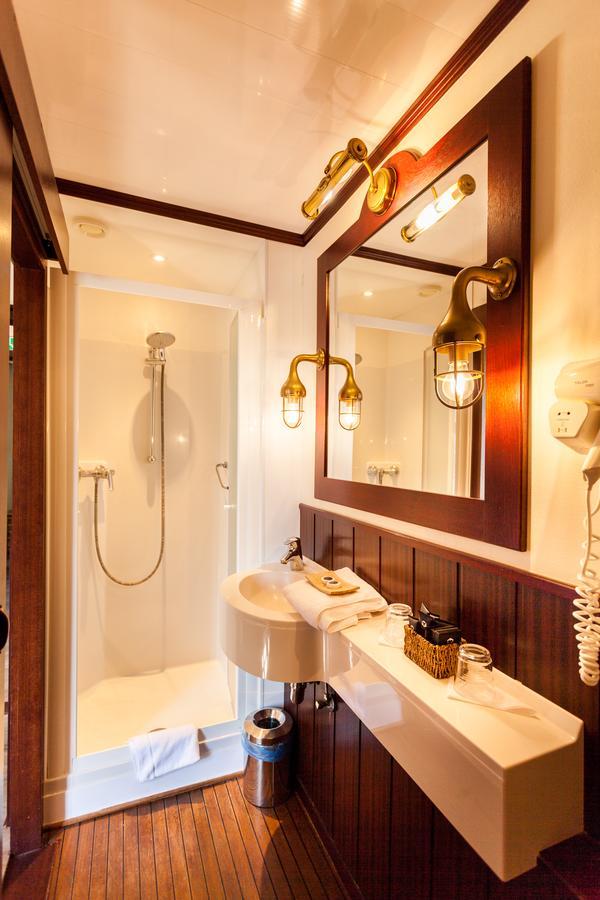 Cruise Cabin - Canal View