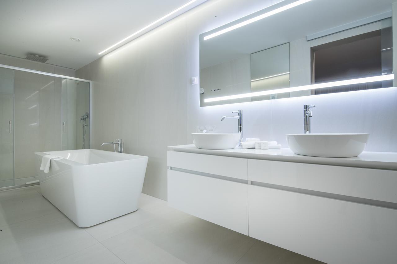 Deluxe Suite with Balcony and Sea View