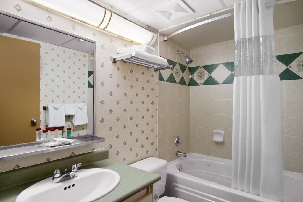 Standard Queen Room