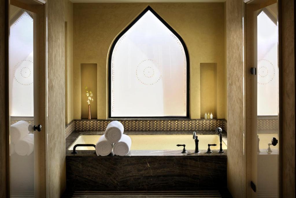 Royal Pavilion Private Pool Villa - Summer Exclusive