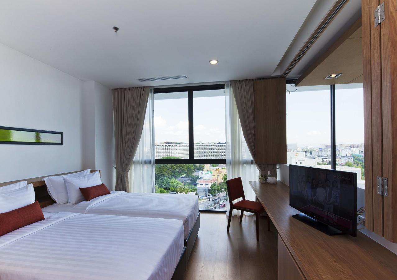 Three Bedroom Duplex Penthouse with Bathtub