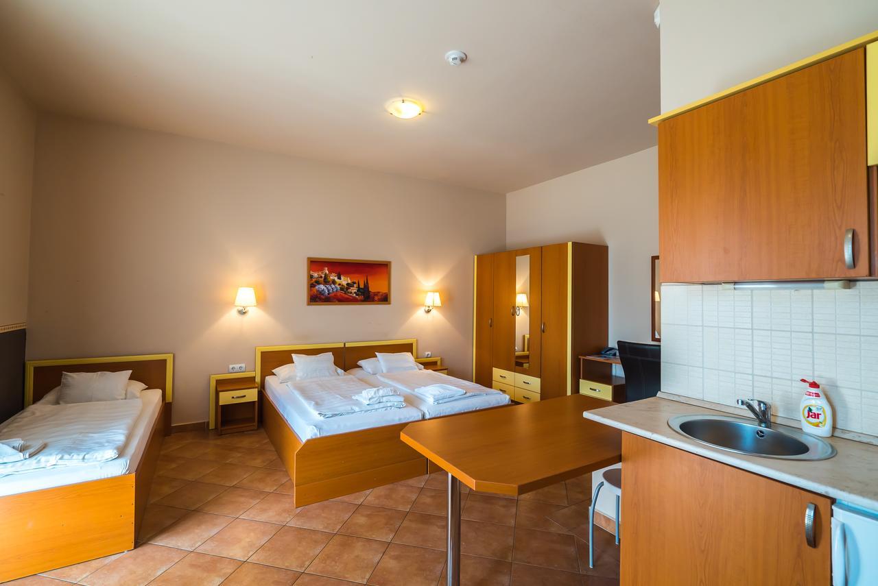 Studio (4 Adults)