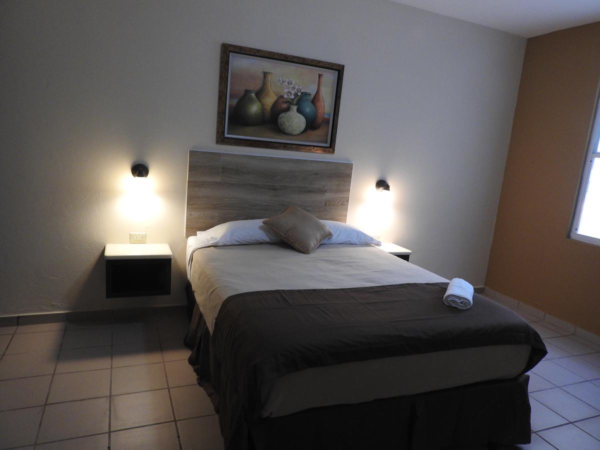 1 Queen Room