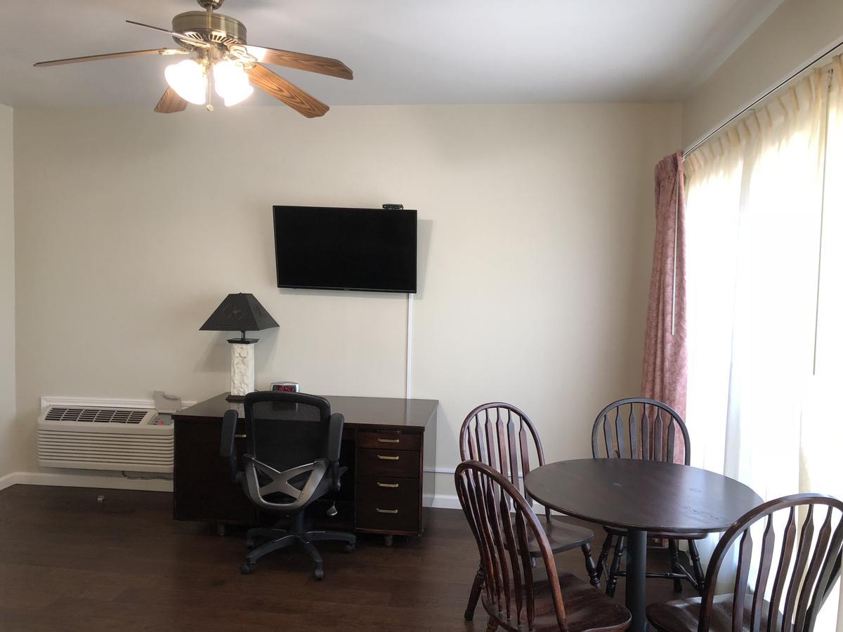 Deluxe King Suite