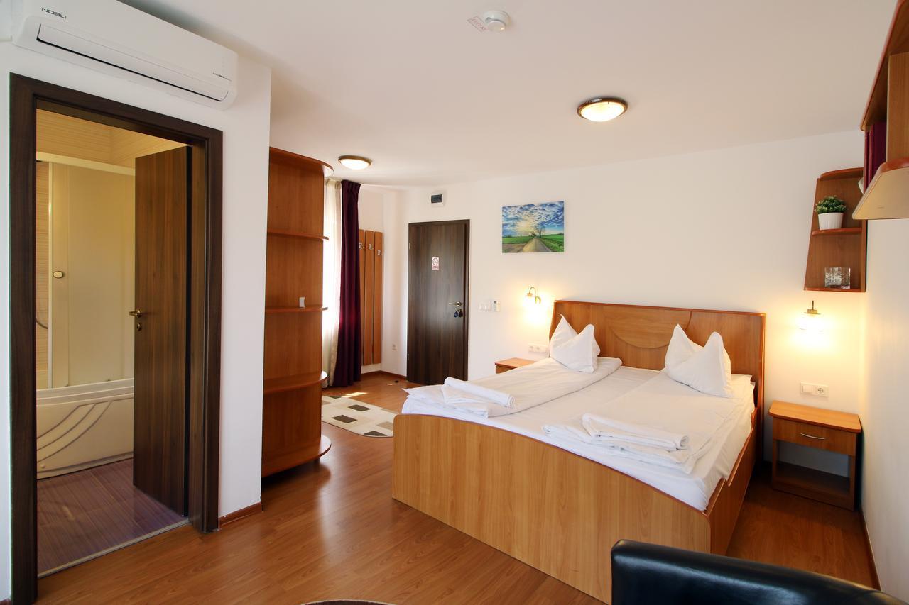 Large Double or Twin Room