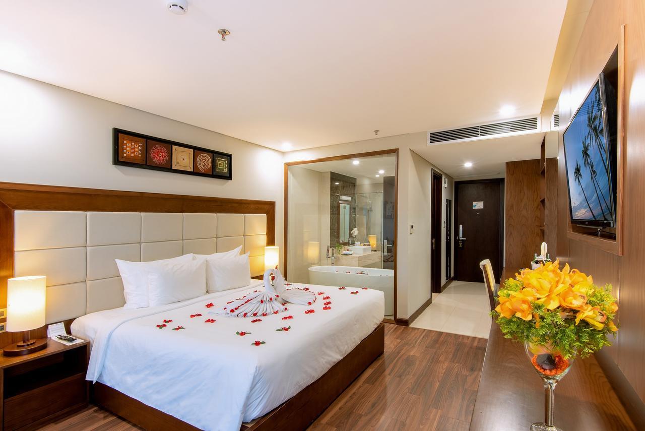 Junior Suite with Balcony and Sea View