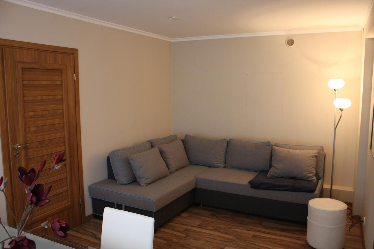 One-Bedroom Apartment with Kitchen