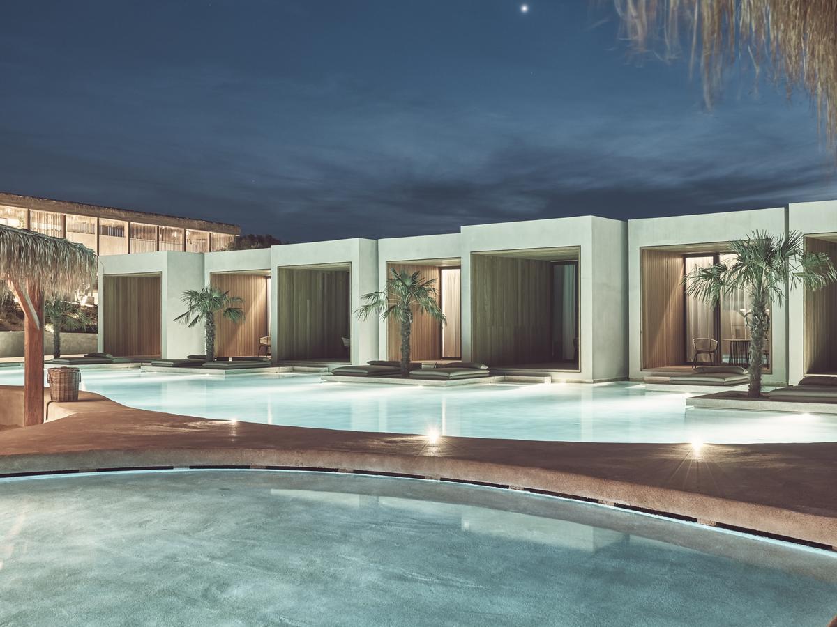 Superior Water Suite with Pοol View