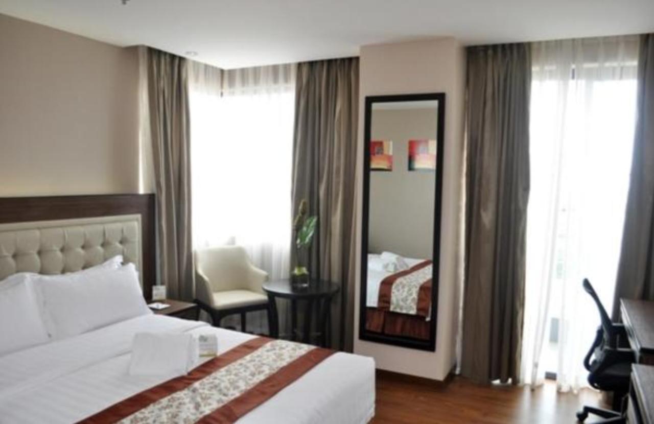 Deluxe Queen Room