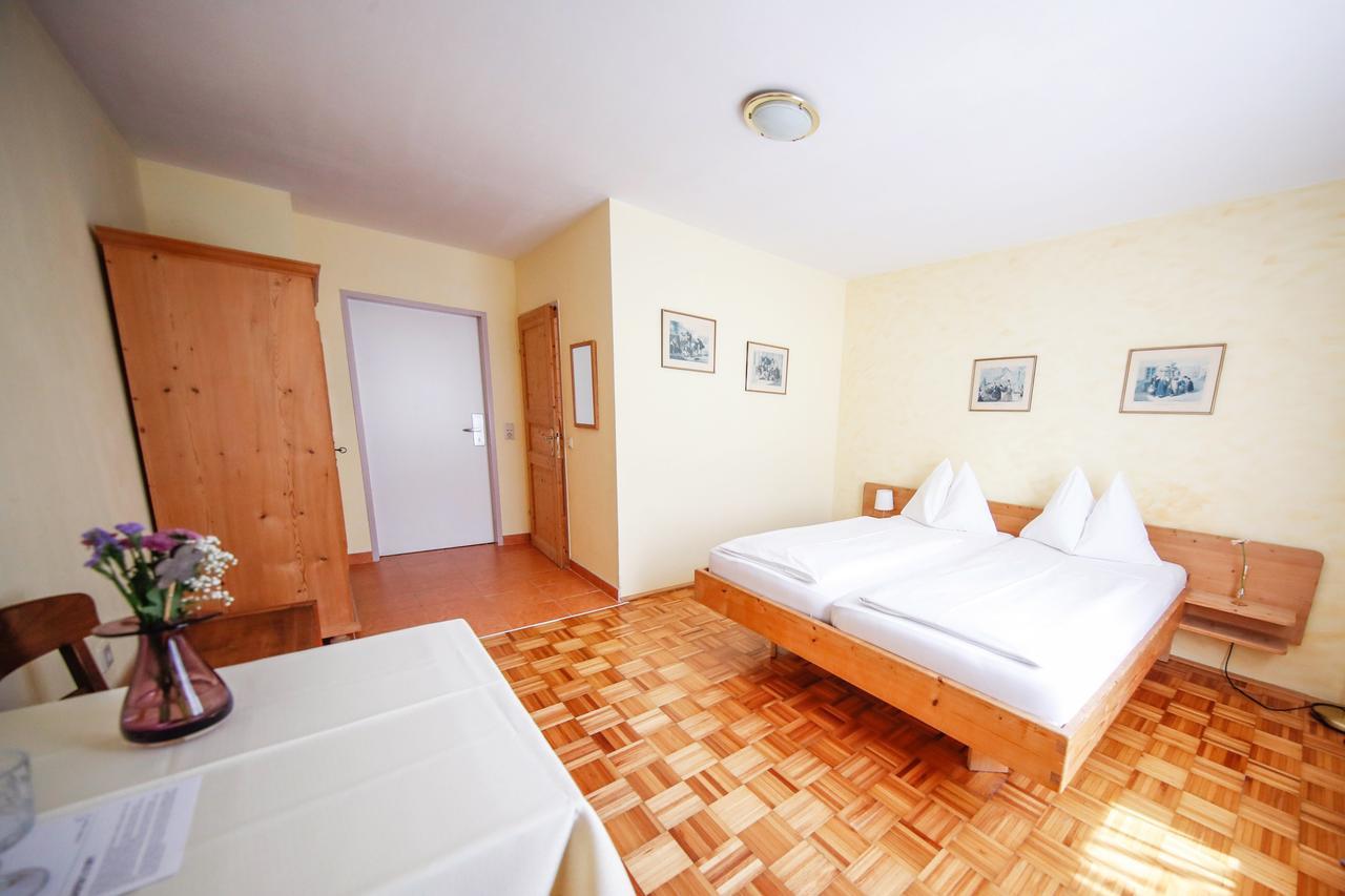 Budget Double Room with Street View