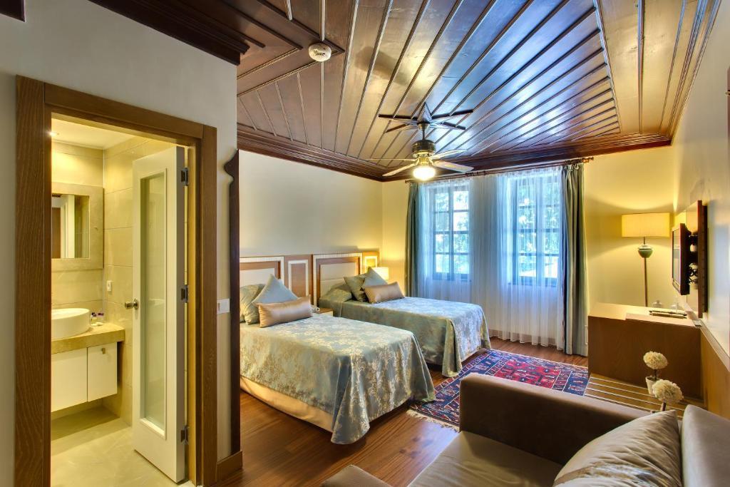 Deluxe Double or Twin Room