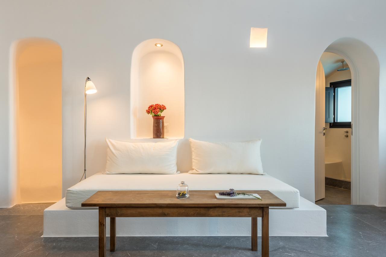 Elegant Suite with Plunge Pool and Caldera View