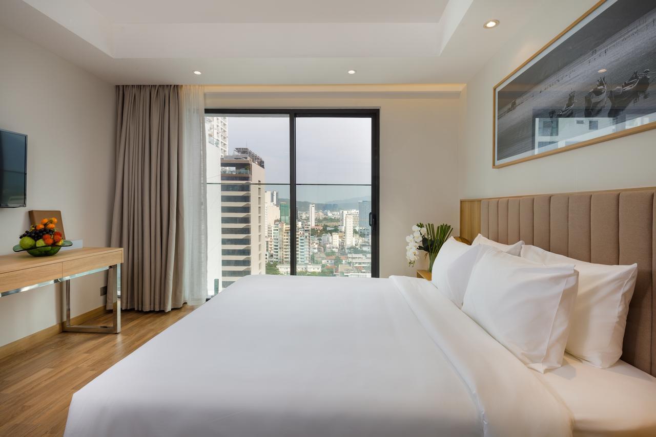 Senior Deluxe Double Room with City View and Balcony