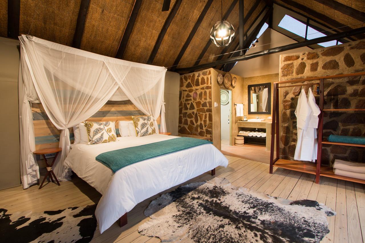 Deluxe Room (2 Adults + 1 Child)