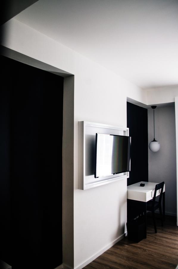 Studio 25 King Bed – Non Smoking Room