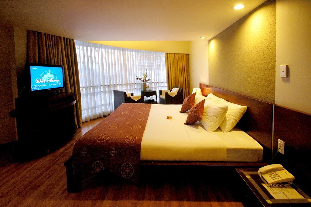 Deluxe Queen Room