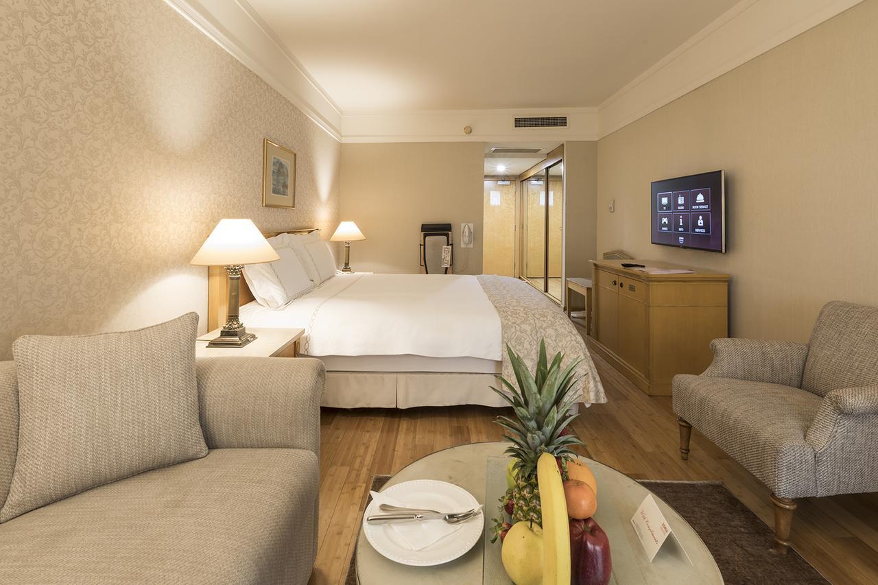 Deluxe Room with 1 Queen-Size Bed and Sofa Bed