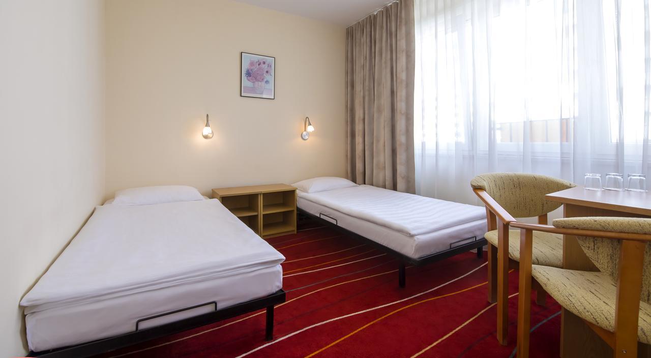 Triple Room (2 Adults)