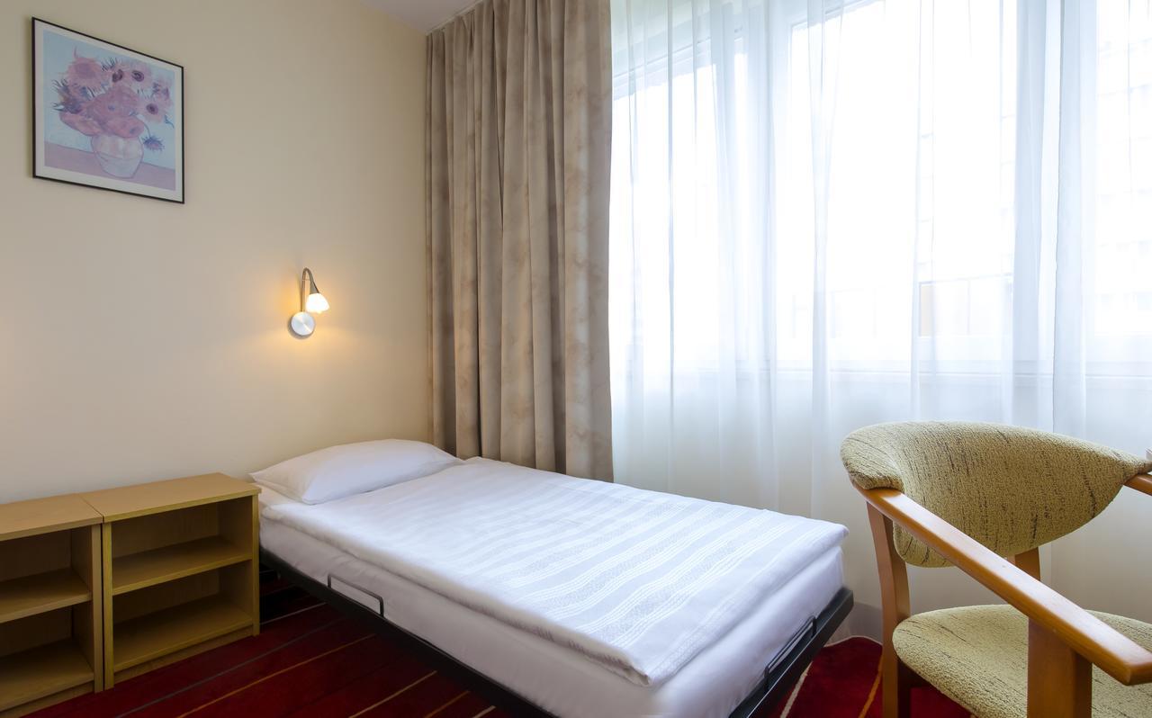 Triple Room (1 Adult)