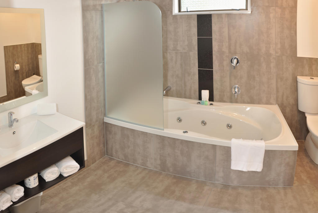 Executive Studio with Spa Bath