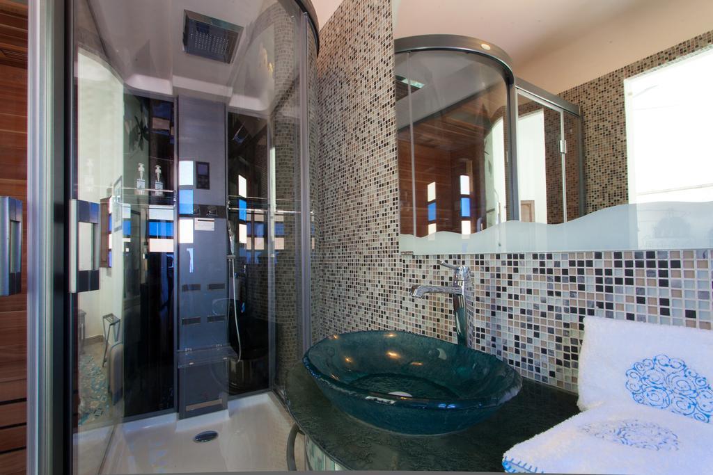 Deluxe Suite with Terrace