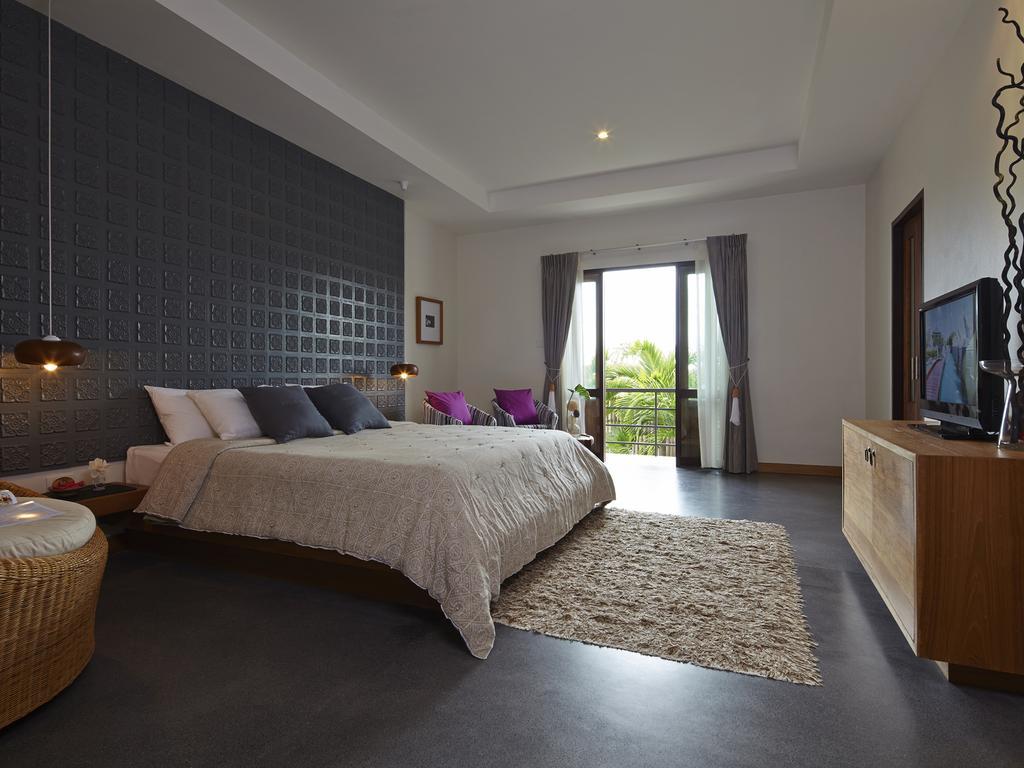 Deluxe Balcony Suite