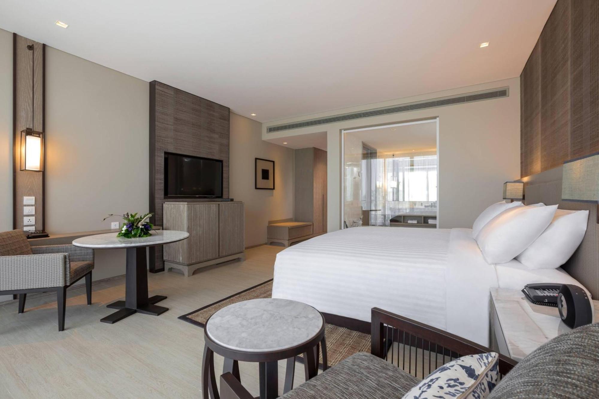 Deluxe Room, Guest room, 1 King, Balcony