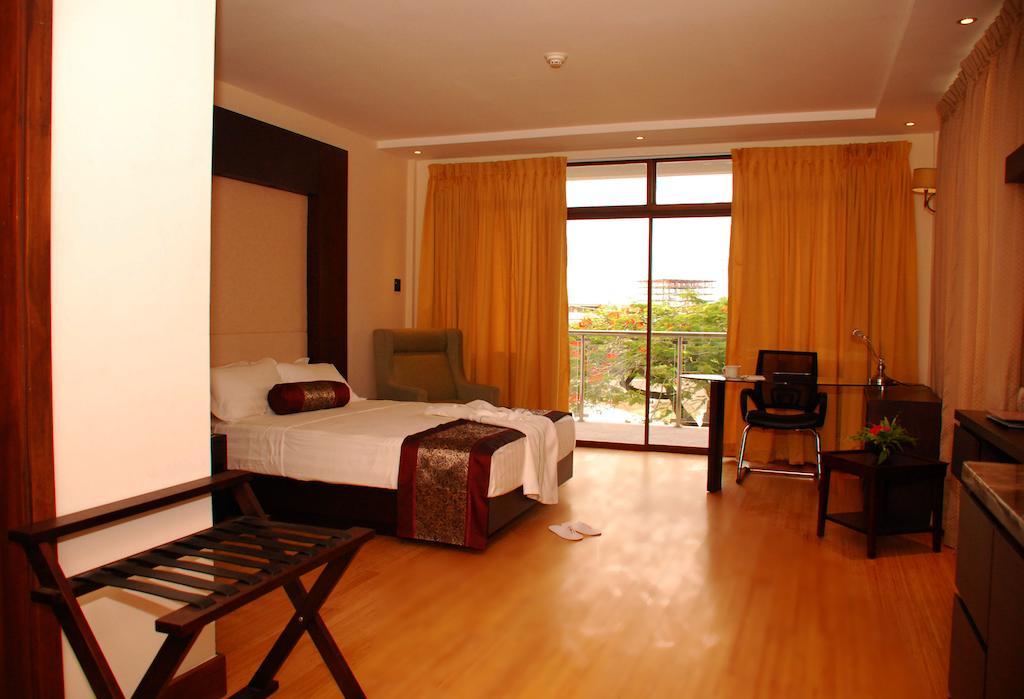 Executive Queen Room with Balcony