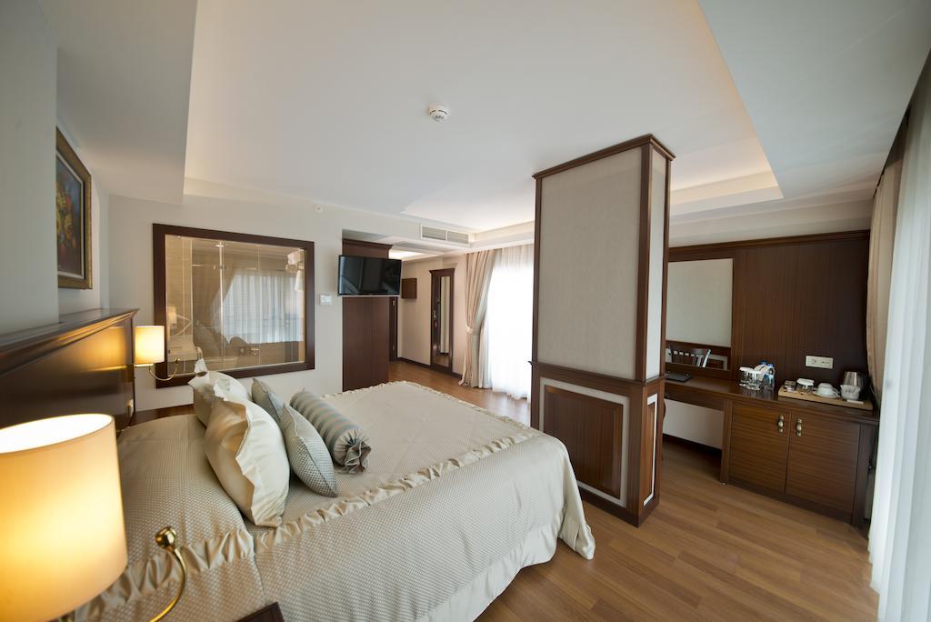 Deluxe Room with partial sea view