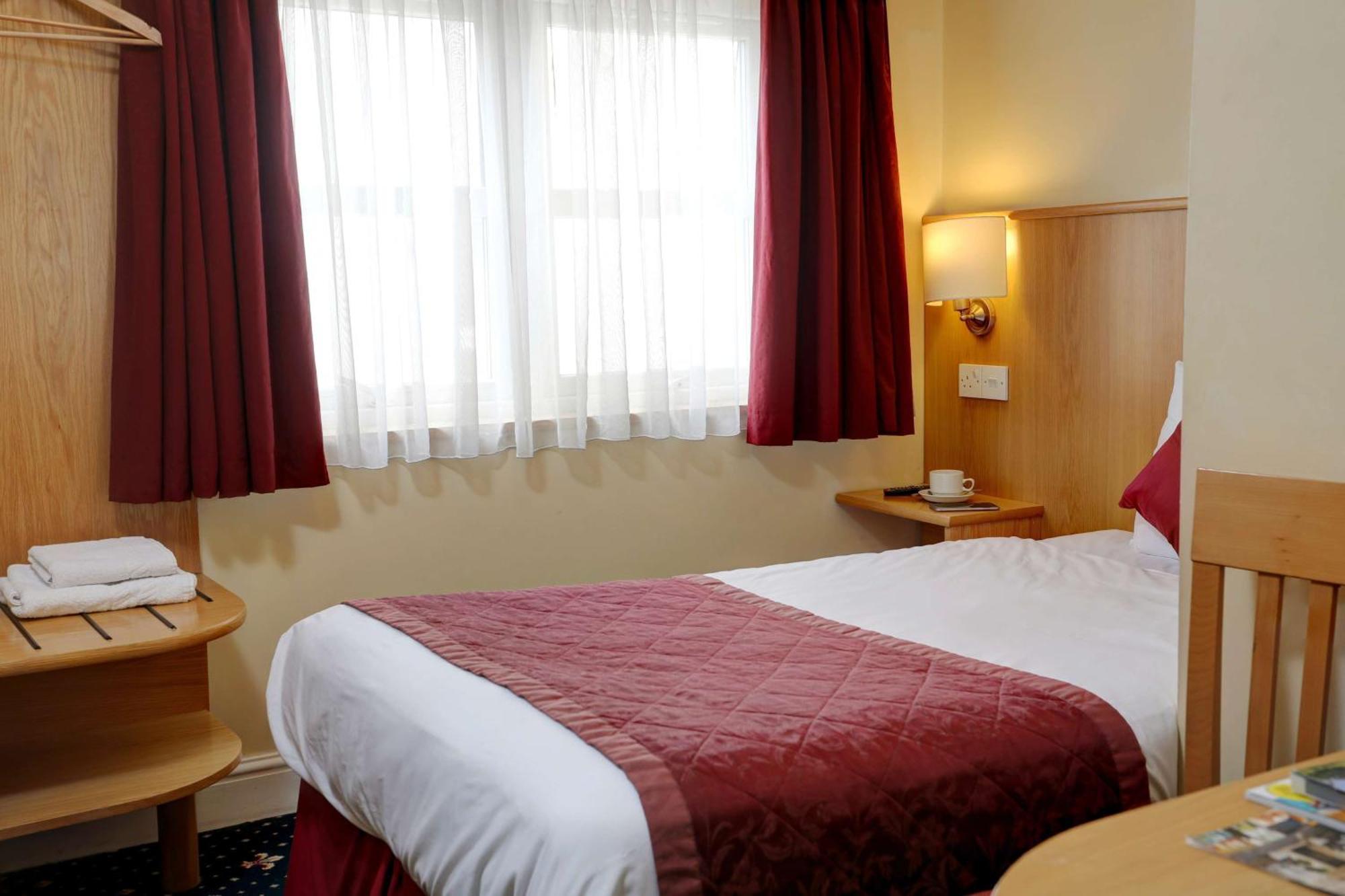 Cozy Single Room - Non-Smoking